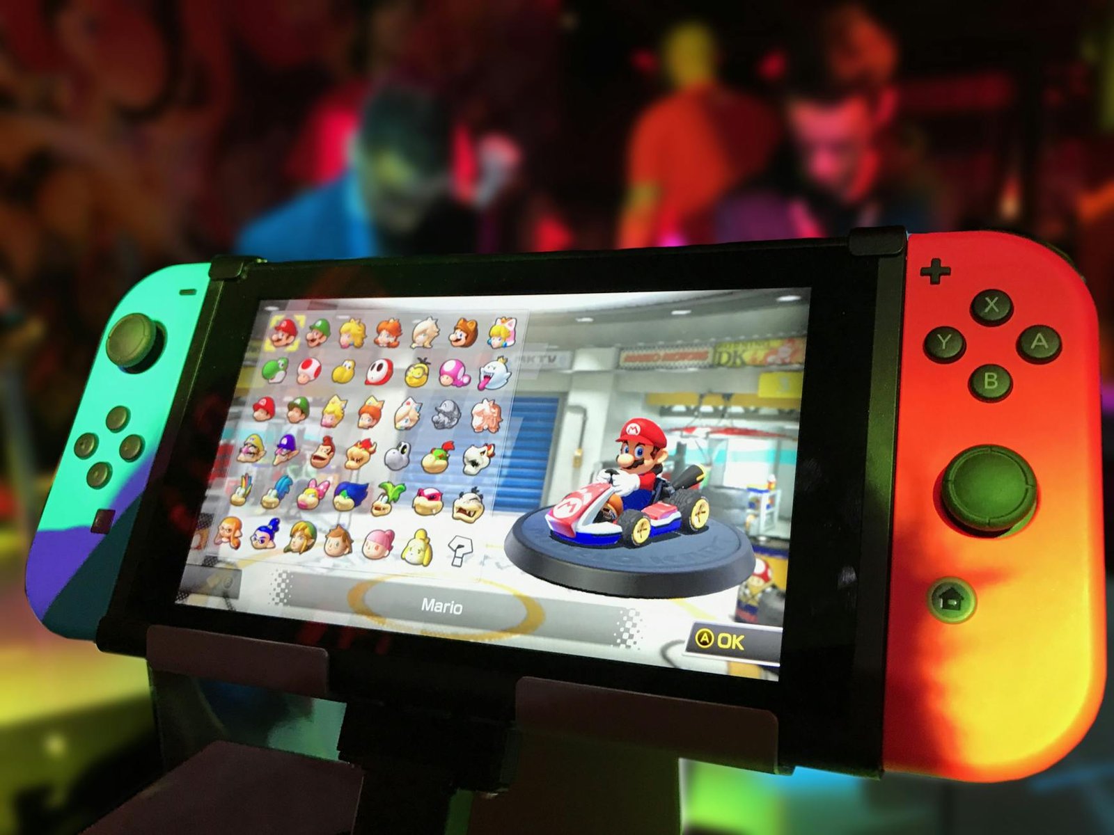 image Turned-on Red and Green Nintendo Switch